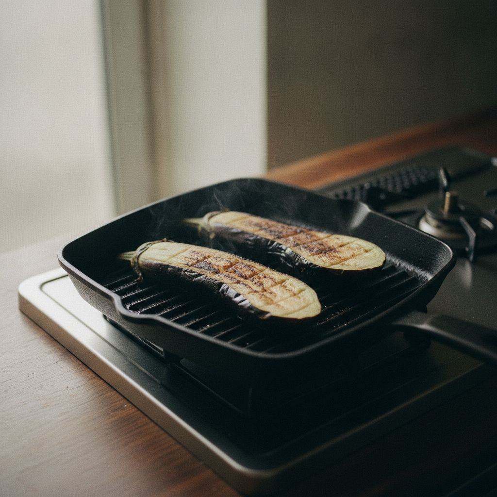 なすをグリルで焼く様子